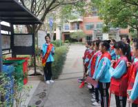 红领巾进社区 争做新时代好少年——小学部开展“党建带队建”学雷锋志愿服务活动